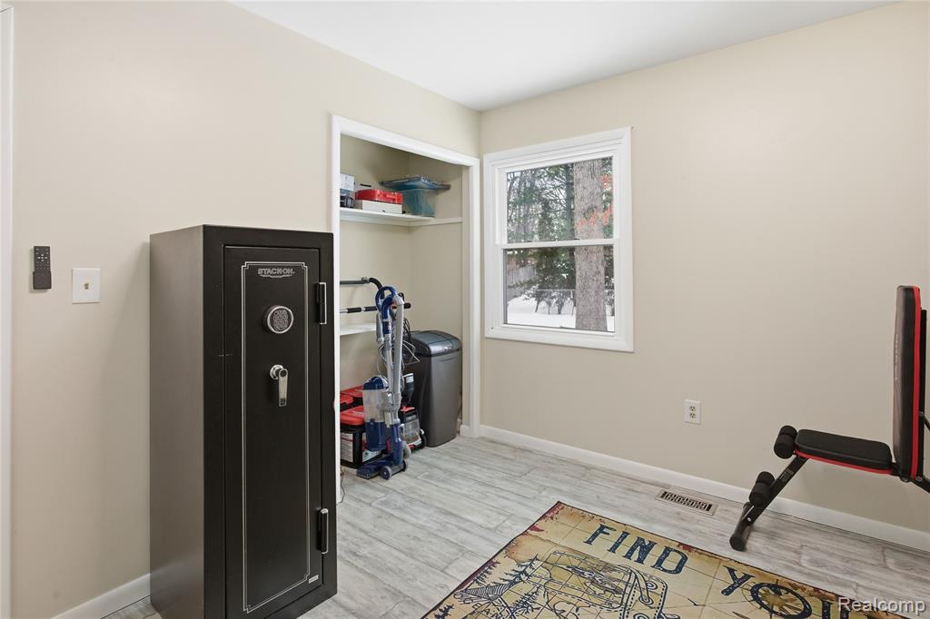 6522 Riverdale Road, Whitmore Lake, MI 48189 — Photo 16
