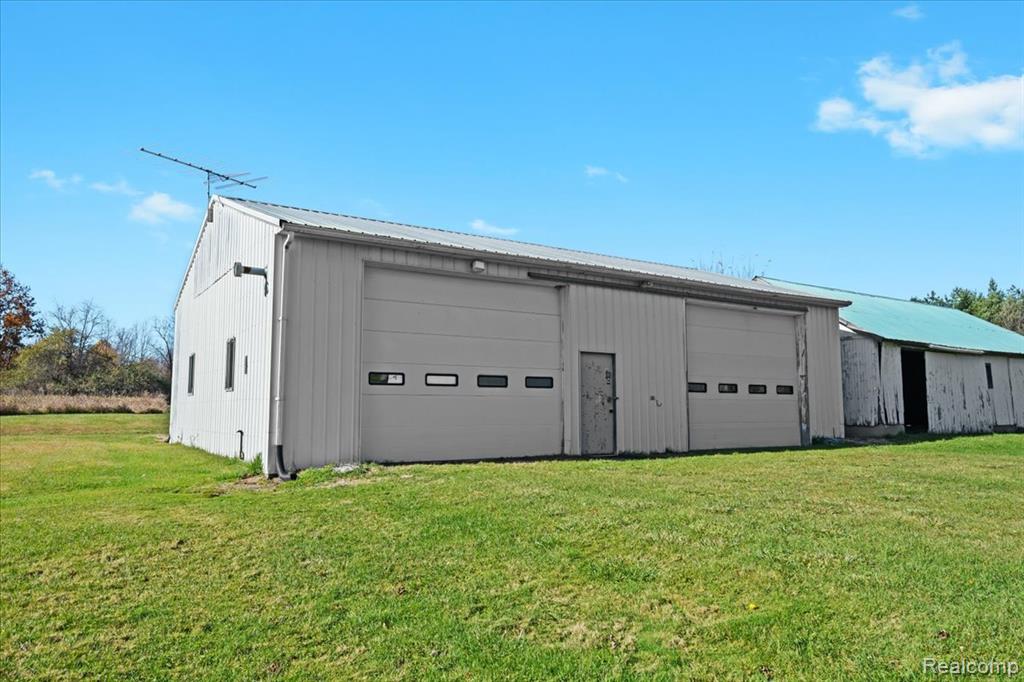 2795 N Burkhart Road, Howell, MI 48855 — Photo 5