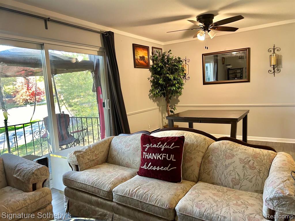1824 COLONIAL VILLAGE Way, 4, Waterford, MI 48328 — Photo 4