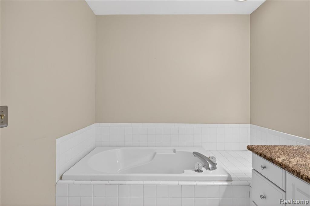 42689 Jason Court, 107, Sterling Heights, MI 48313 — Photo 27