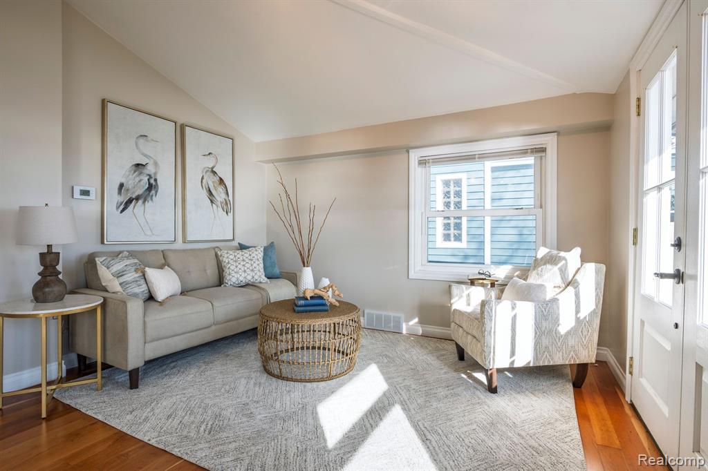9568 MAIN Street, Whitmore Lake, MI 48189 — Photo 18