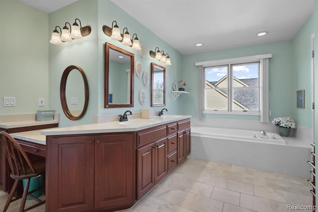 6573 Tree Knoll Drive, Troy, MI 48098 — Photo 28