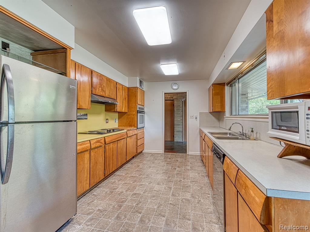 915 RED MILL Drive, Tecumseh, MI 49286 — Photo 16