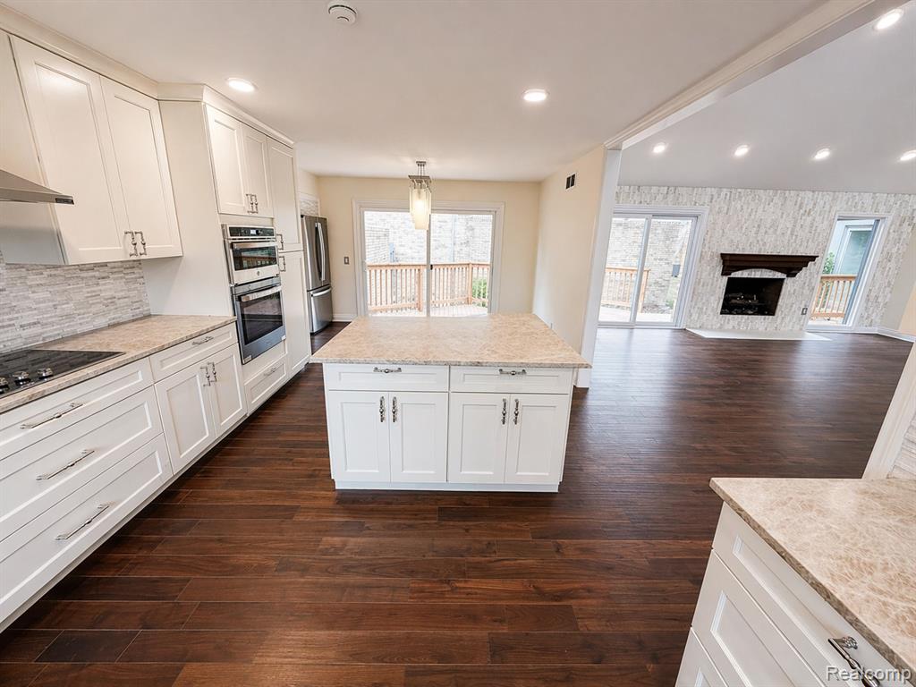5525 Woodland Court, West Bloomfield, MI — Photo 15