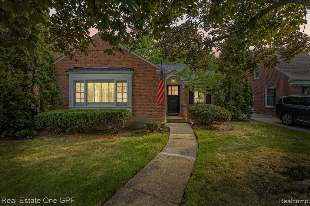 438 Colonial Court, Grosse Pointe Farms, MI 48236 — Photo 2