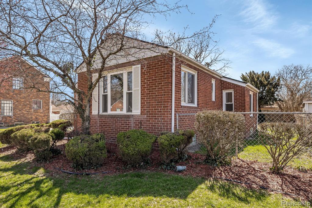 7258 COOLIDGE, Center Line, MI 48015 — Photo 3