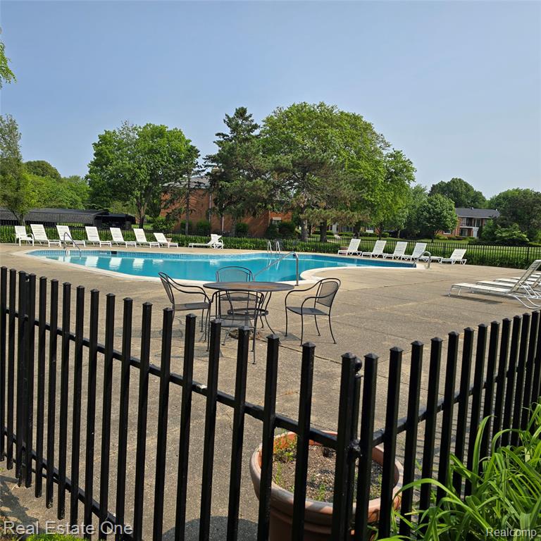 770 E Fox Hills Drive W, Bloomfield Hills, MI 48304 — Photo 46