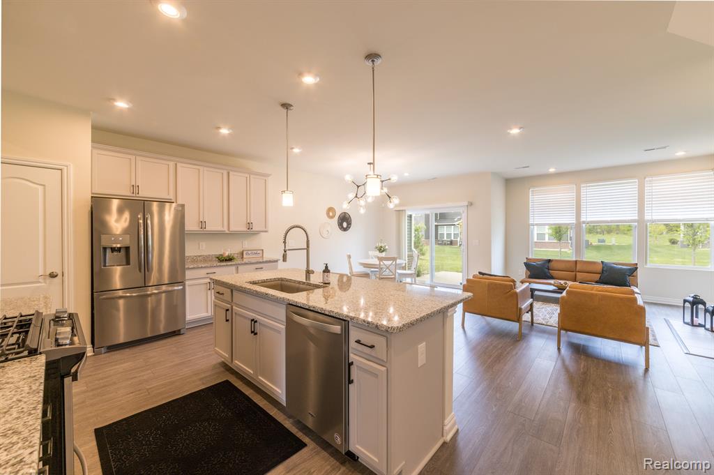 4878 BROOMFIELD Way, Lake Orion, MI — Photo 2