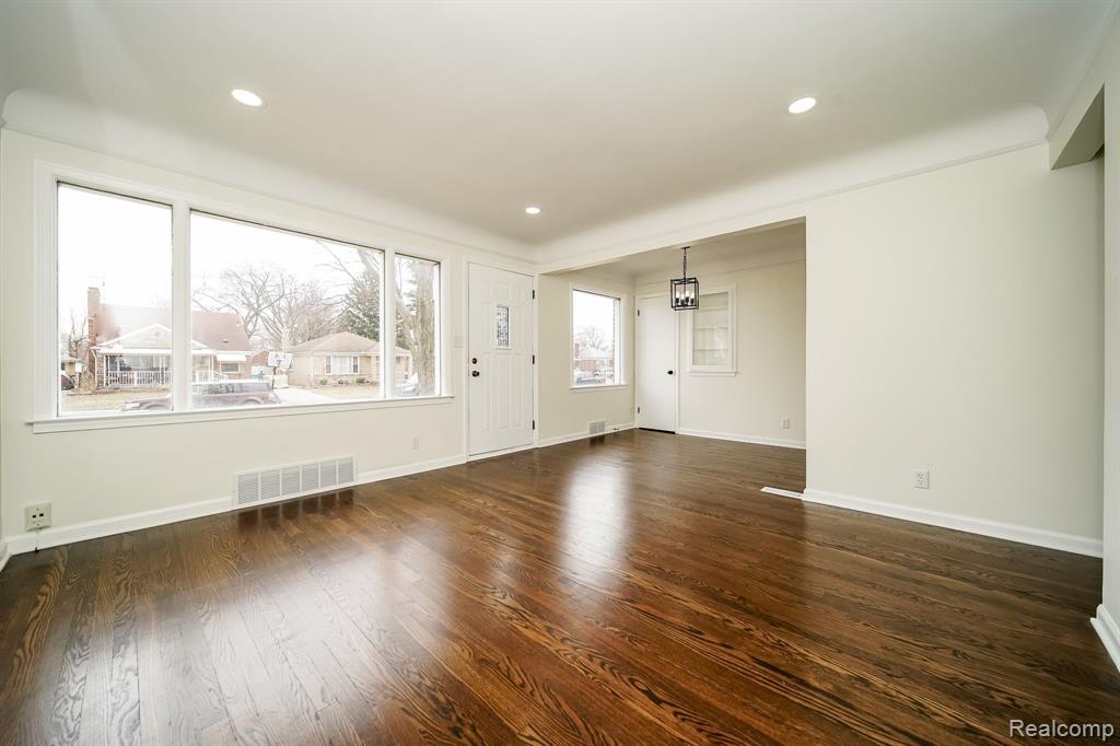 6855 KINGSBURY Street, Dearborn Heights, MI 48127 — Photo 8