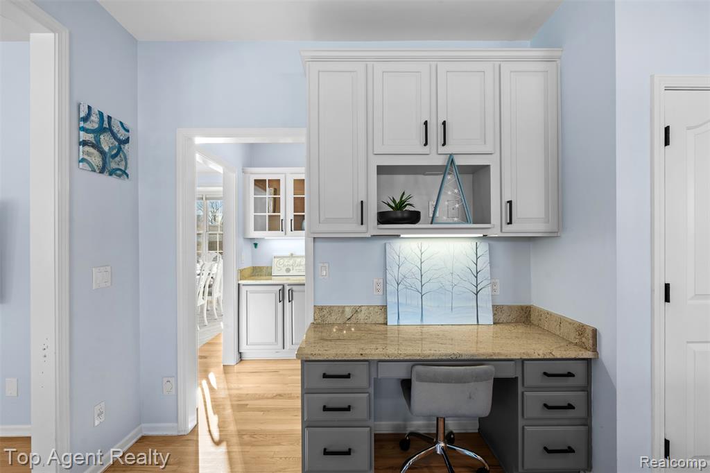 668 Berridge Circle, Lake Orion, MI — Photo 12
