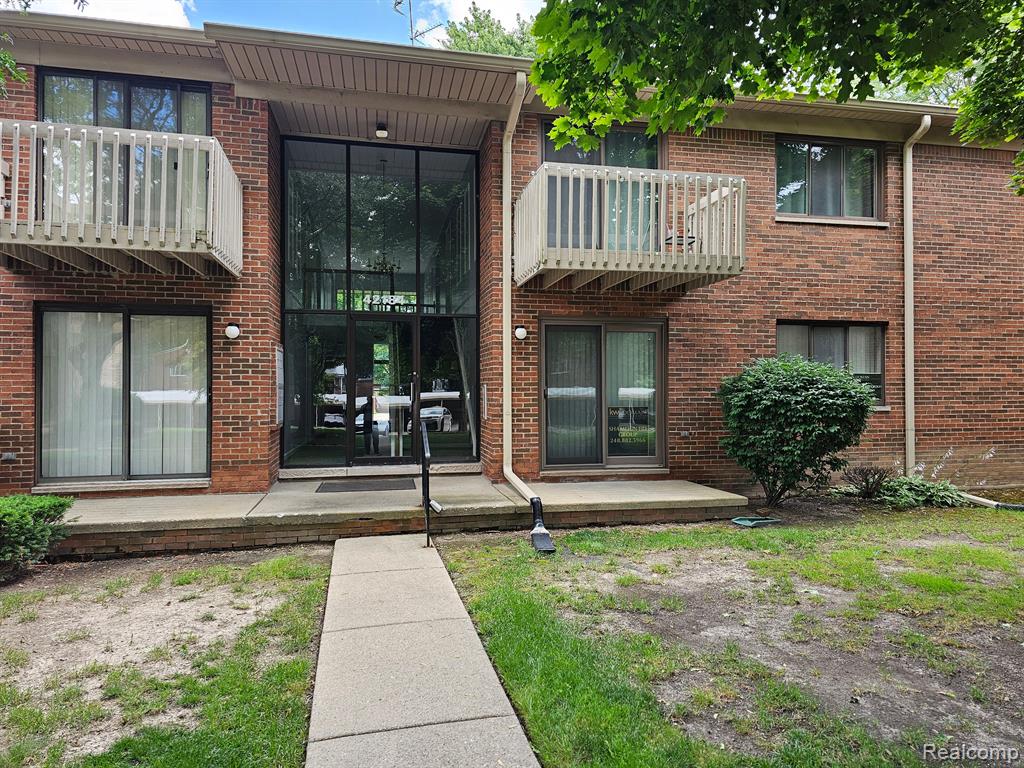 42184 TODDMARK Lane, Clinton Twp, MI 48038 — Photo 2