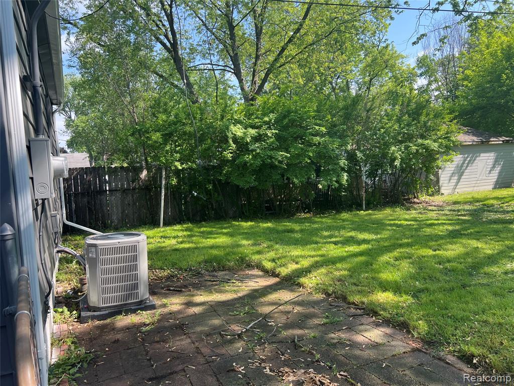 18506 Wakenden, Redford, MI 48240 — Photo 13
