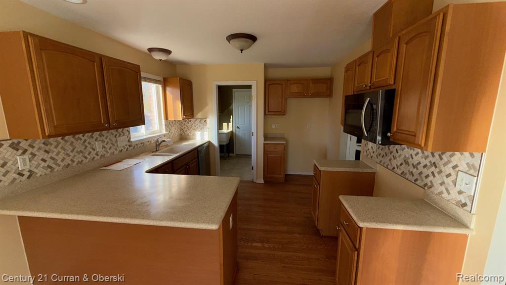 714 Autumn Ridge Drive, Westland, MI — Photo 12