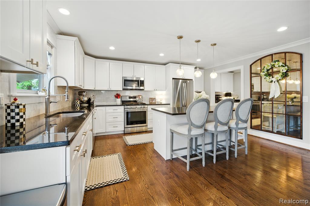 4223 Hampton Boulevard, Royal Oak, MI 48073 — Photo 2