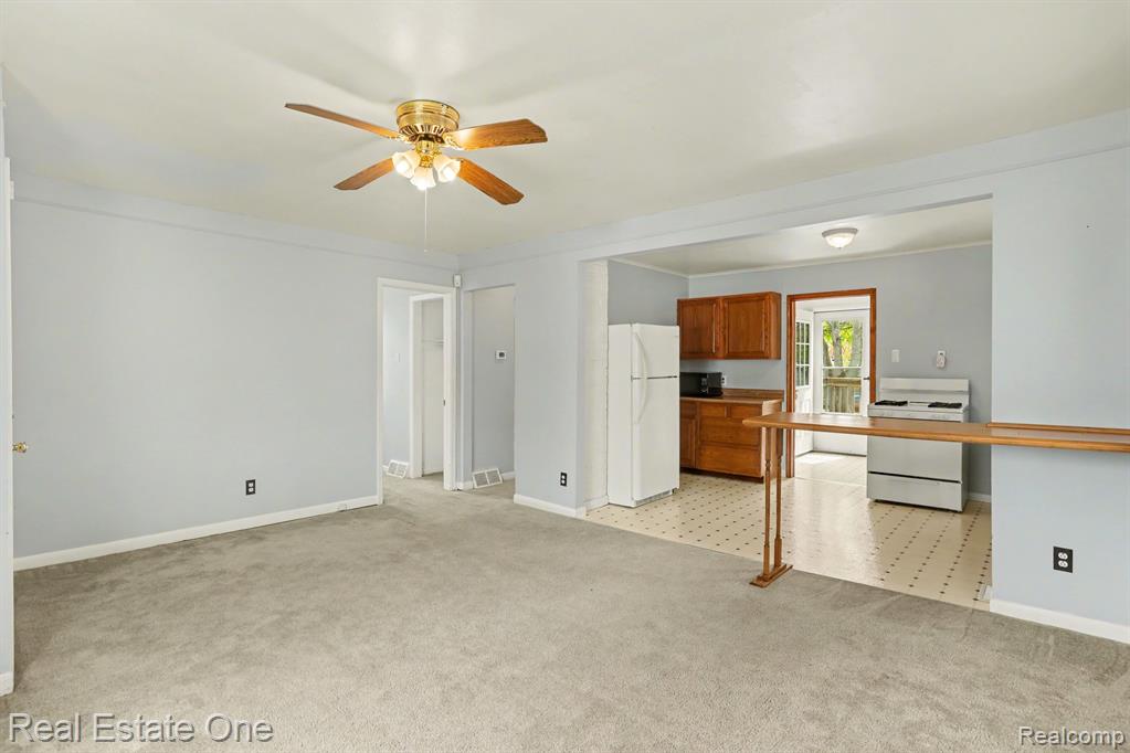 206 Steadfield Street, Commerce Twp, MI 48382 — Photo 6