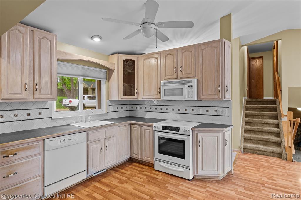 6785 GRASSLAND Avenue, West Bloomfield, MI 48324 — Photo 13