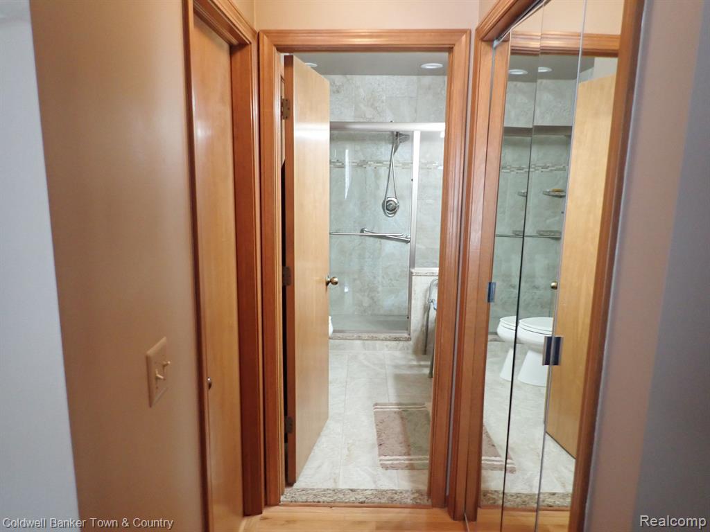 37711 AMBER Drive, Farmington Hills, MI 48331 — Photo 19