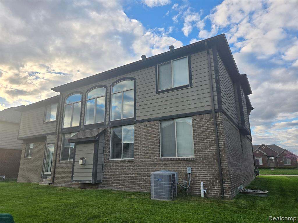 15342 Amberfield Drive, Macomb, MI 48042 — Photo 9