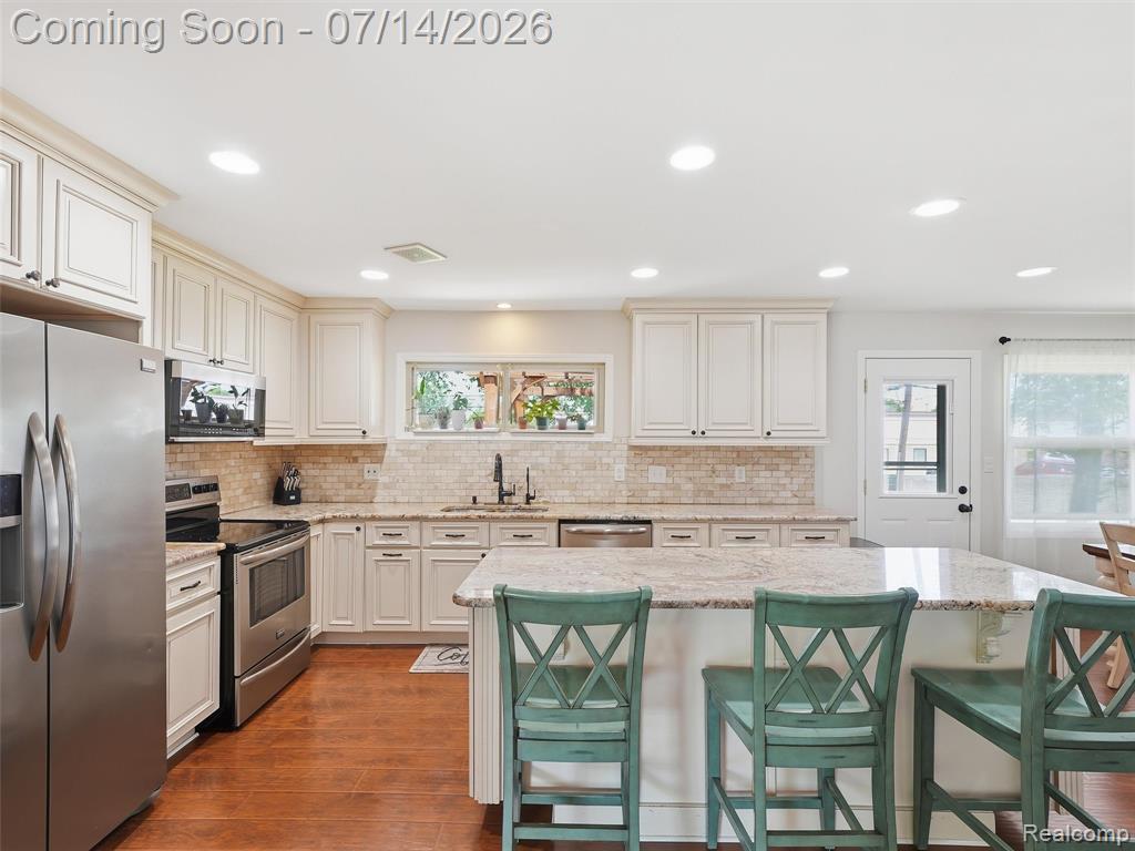 39582 Burton Drive, Novi, MI — Photo 8