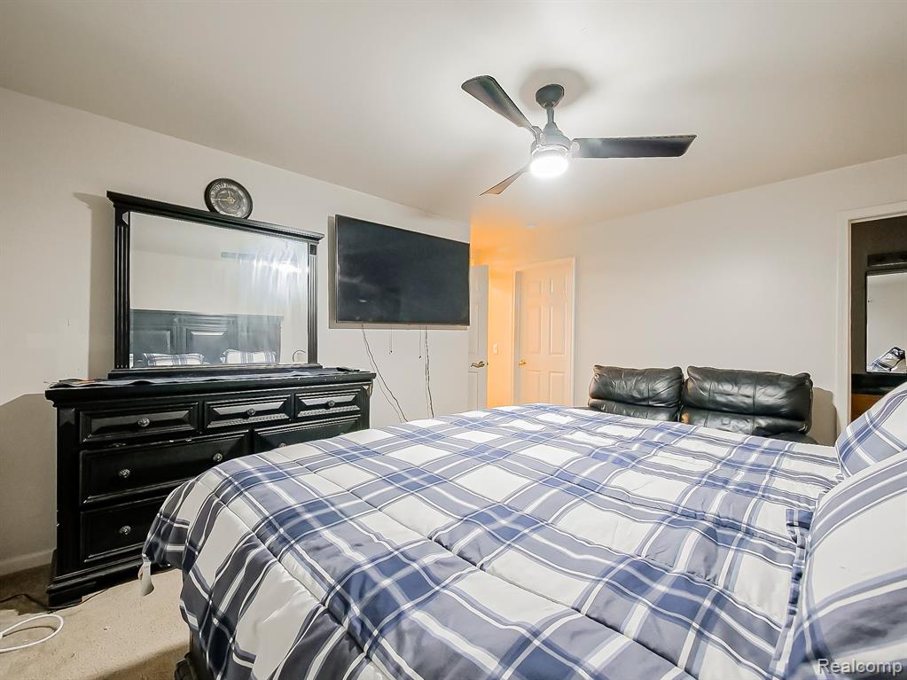 23461 Williamsburg Circle, Woodhaven, MI 48183 — Photo 11