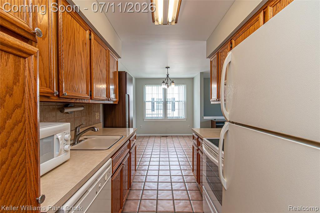 44524 N Bunker Hill Drive, 112, Clinton Twp, MI 48038 — Photo 18