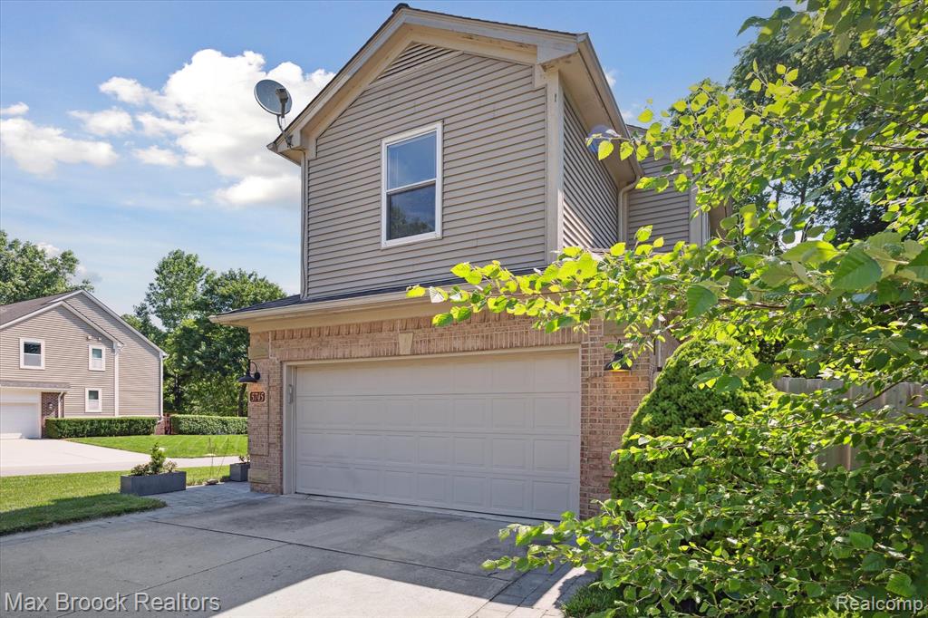 5745 Eastman Boulevard, West Bloomfield, MI 48323 — Photo 3