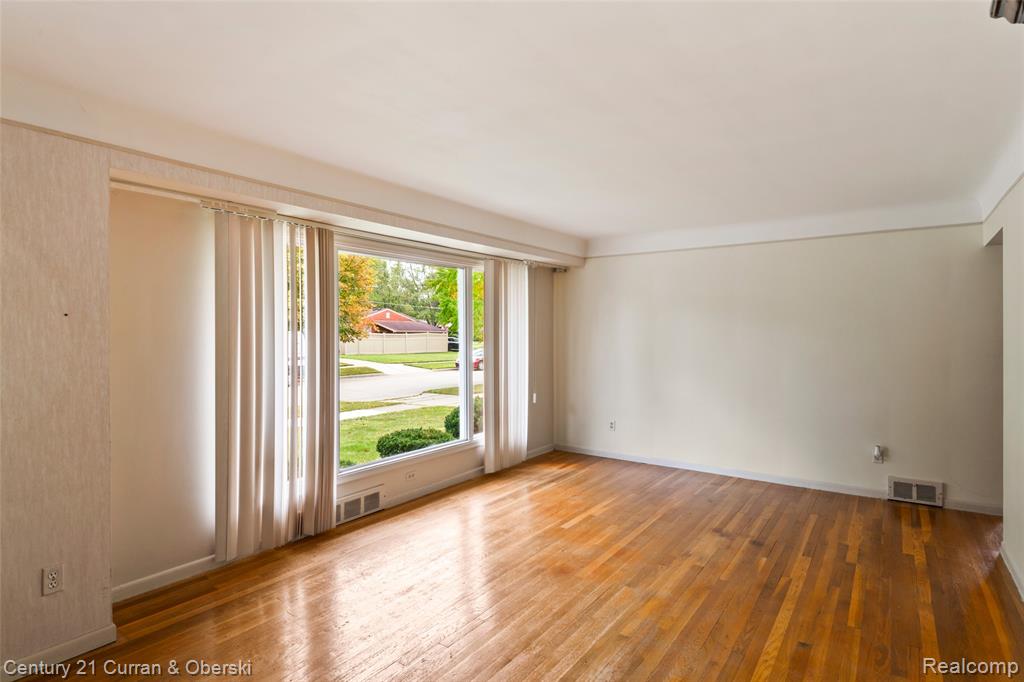 9235 Texas Street, Livonia, MI 48150 — Photo 12