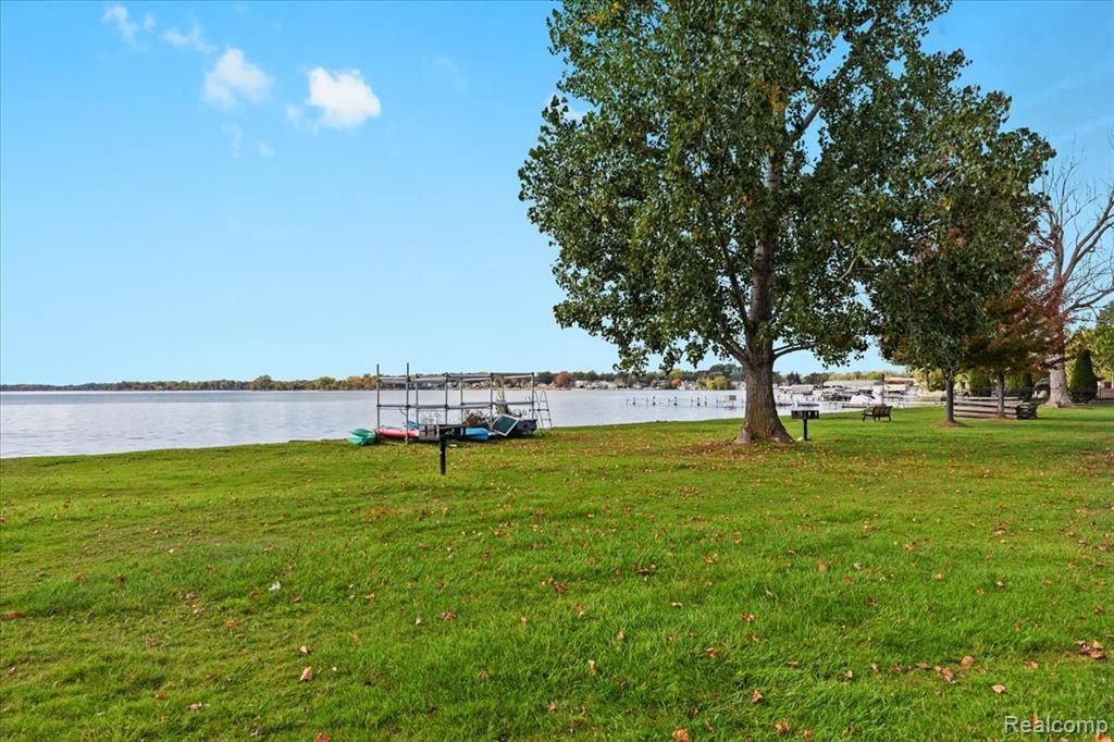 1611 Cass Lake Road, D, Keego Harbor, MI 48320 — Photo 17