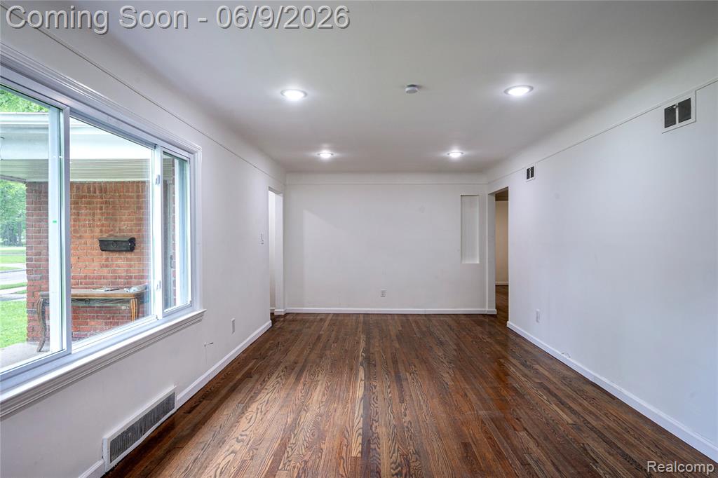 24221 Cloverlawn Street, Oak Park, MI 48237 — Photo 8