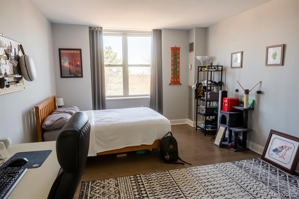 250 E HARBORTOWN Drive, 32-406, Detroit, MI 48207 — Photo 10