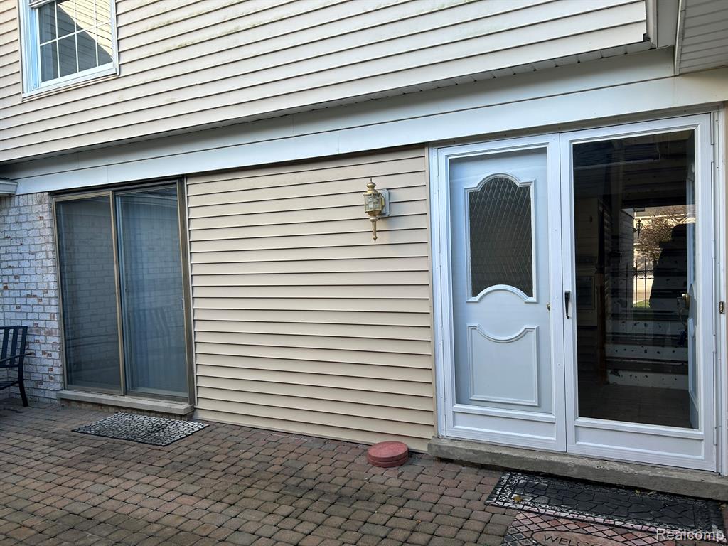 438 Lockmoor Court, 18, Grand Blanc, MI 48439 — Photo 3