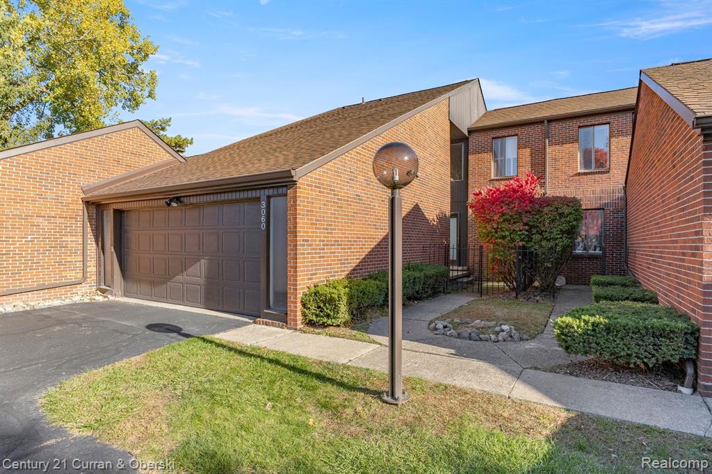 3060 LINDENWOOD Drive, Dearborn, MI 48120 — Photo 2