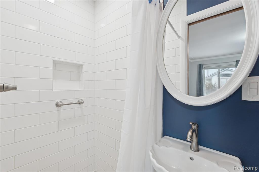 7127 Meadowvue Drive, Grand Blanc, MI 48439 — Photo 22
