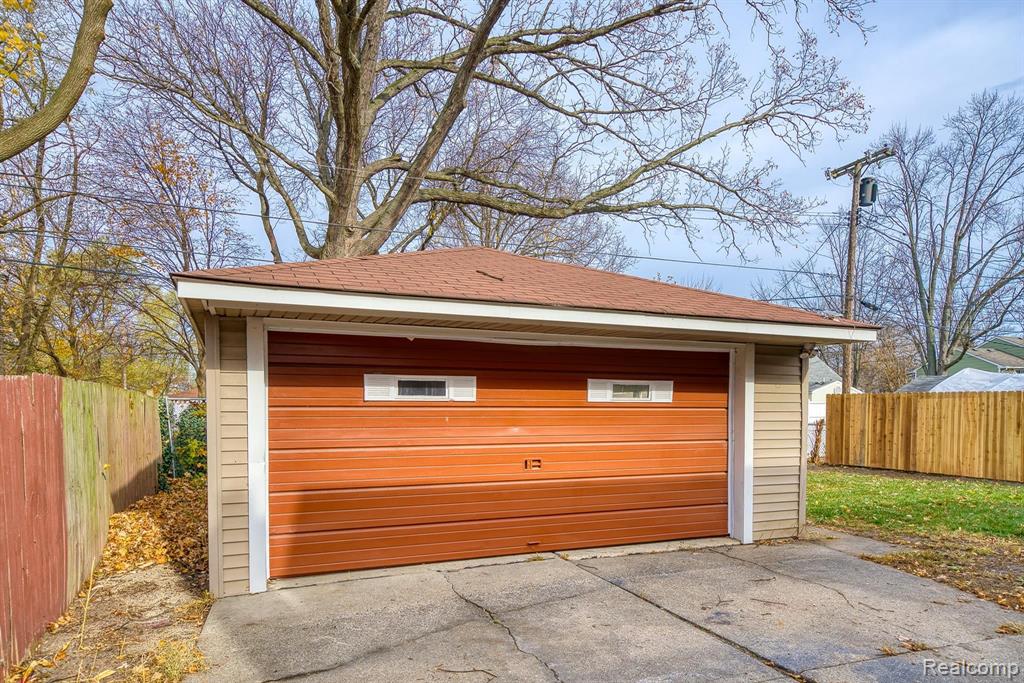 605 E EVELYN Avenue, Hazel Park, MI 48030 — Photo 22