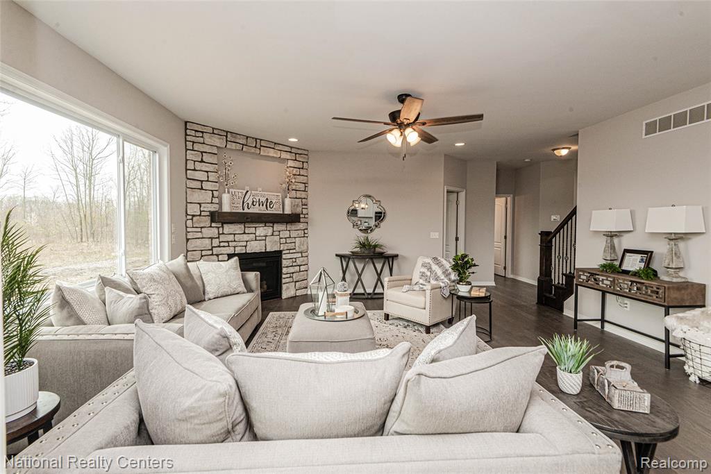 10392 Valley Creek Drive, Goodrich Vlg, MI — Photo 11