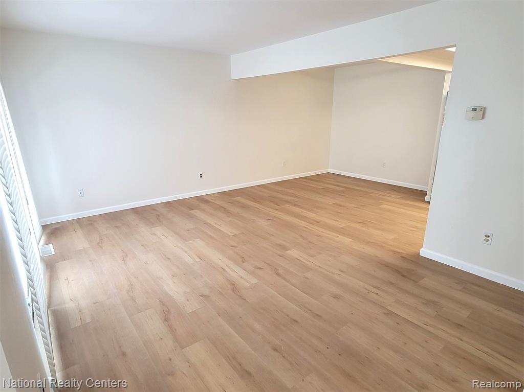 8249 KENNEDY Circle, Warren, MI 48093 — Photo 3