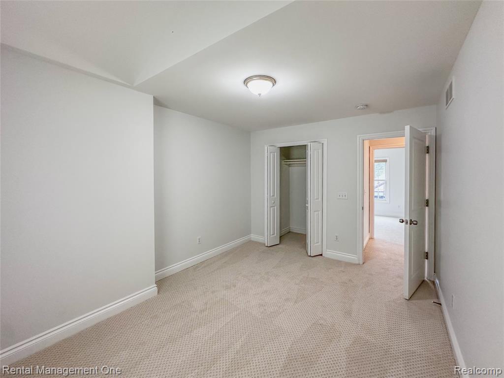 5742 PUTNAM Drive, West Bloomfield, MI 48323 — Photo 34