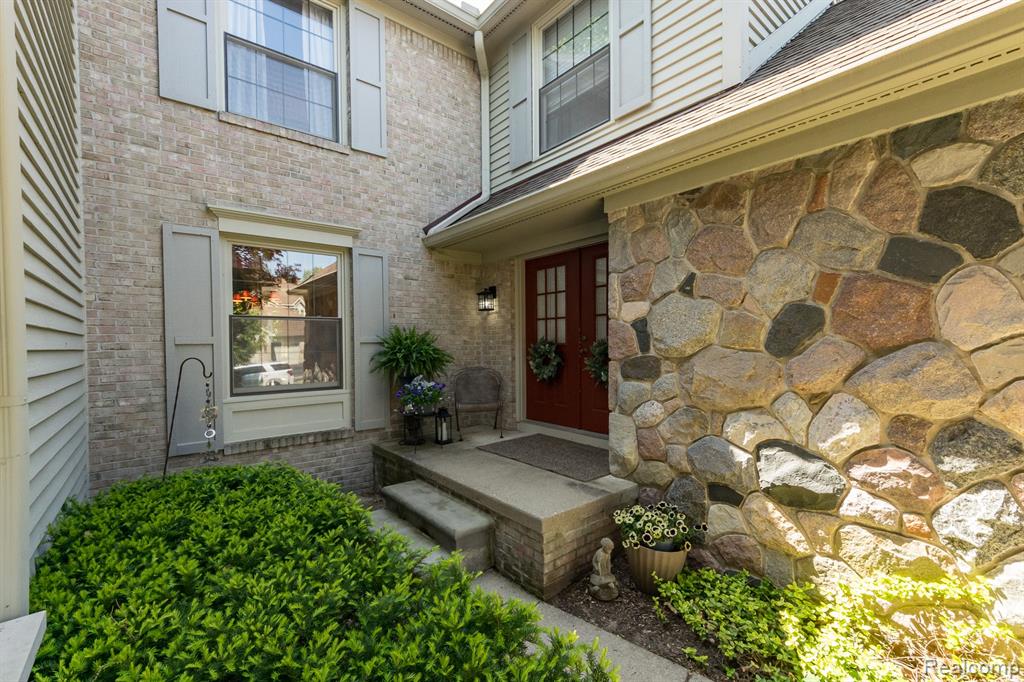 4467 GOLF VIEW Drive, Brighton, MI 48116 — Photo 12
