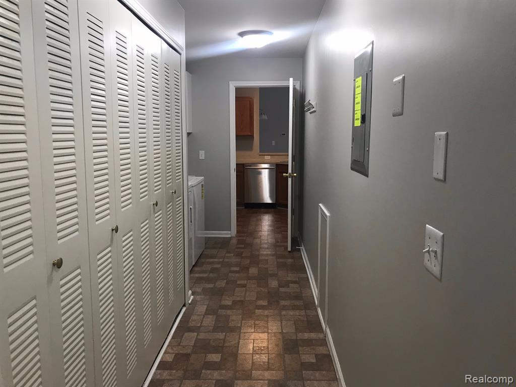 43915 Elm Drive, Sterling Heights, MI 48313 — Photo 17