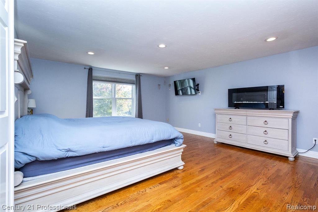 9418 Oakmont Drive, Grand Blanc, MI 48439 — Photo 26