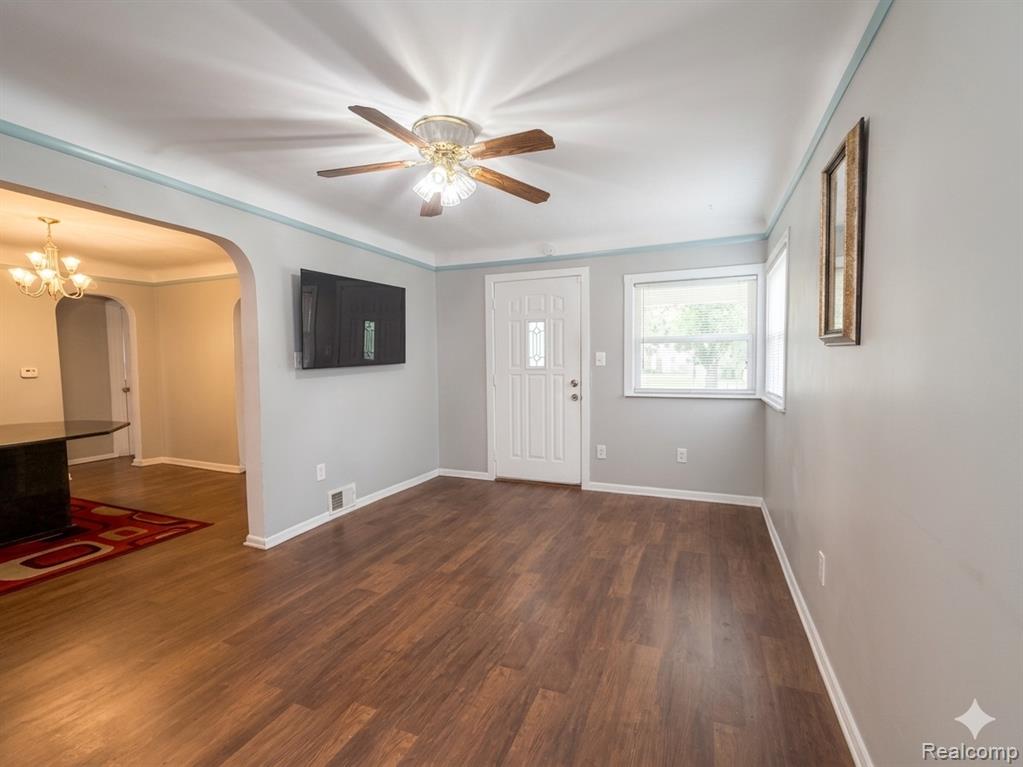 7569 Westminster Avenue, Warren, MI 48091 — Photo 6