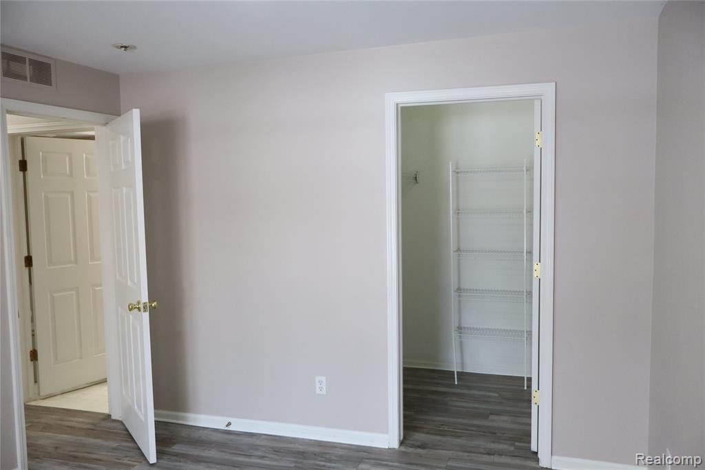 5212 Pine Aires Drive, Sterling Heights, MI 48314 — Photo 18