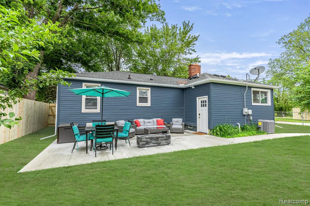 6581 WINDIATE Road, Waterford, MI 48329 — Photo 30