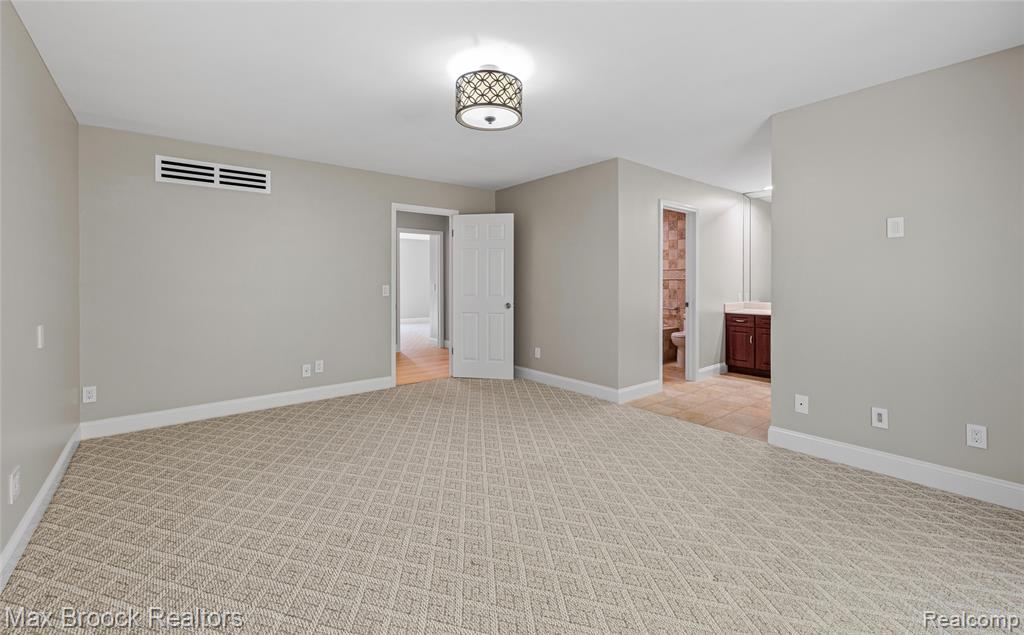 5163 Woodlands Drive, Bloomfield Hills, MI 48302 — Photo 17