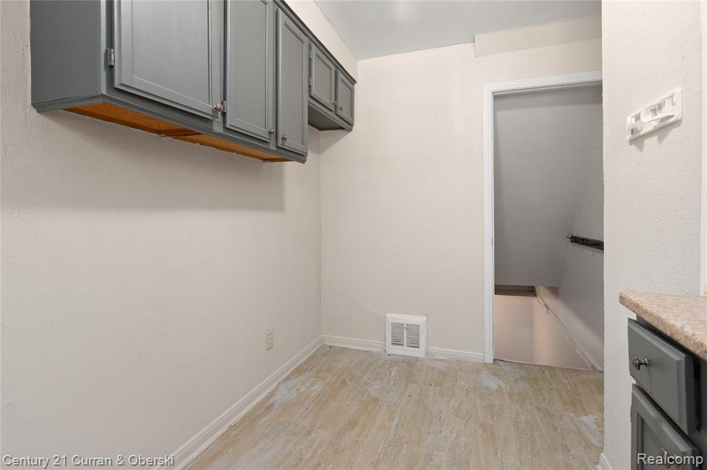 9145 Mettetal, Detroit, MI 48228 — Photo 5