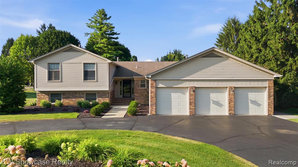 3260 Ravinewood Drive, Commerce Twp, MI 48382