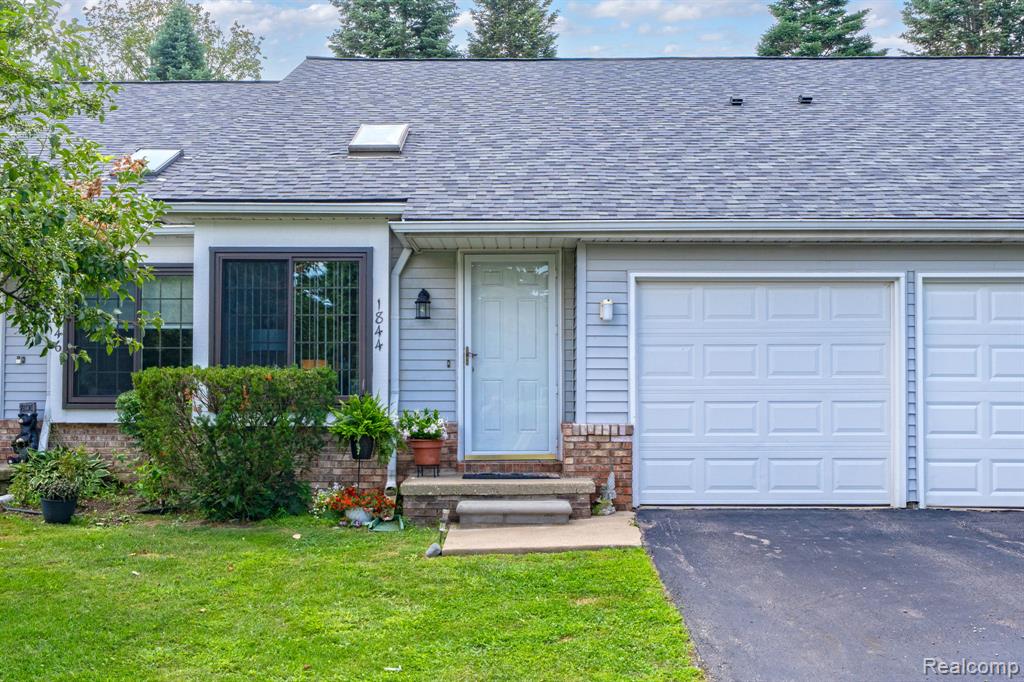 1844 N Pontiac Trail, Walled Lake, MI 48390 — Photo 8