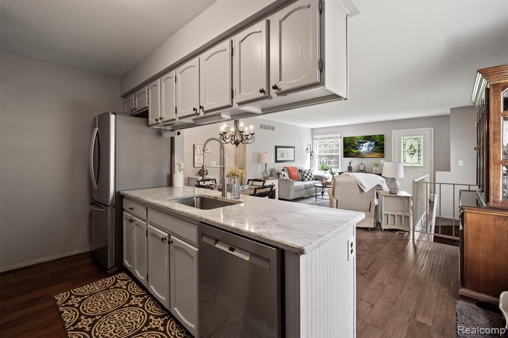 375 Neptune Drive, Walled Lake, MI 48390 — Photo 3