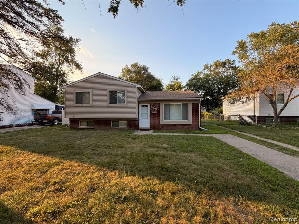 28472 Greenview Street, Romulus, MI 48174