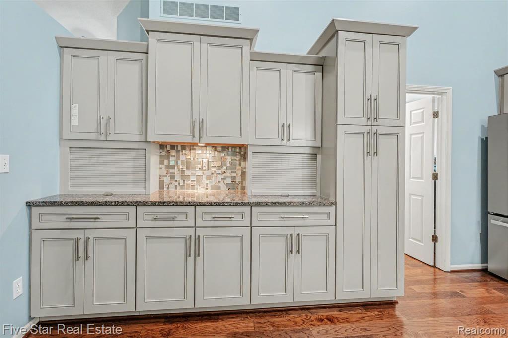6838 Fox Lane, Waterford, MI 48327 — Photo 13